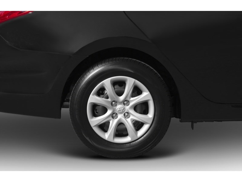 2012 Hyundai Accent 4dr Sdn Auto GL Exterior Shot 5