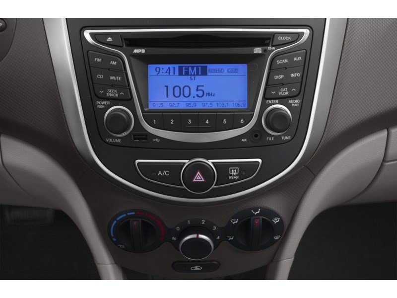 2012 Hyundai Accent 4dr Sdn Auto GL Interior Shot 2