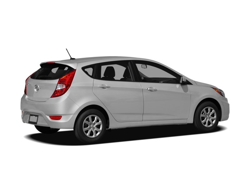 2012 Hyundai Accent 5dr HB Man GL Exterior Shot 15