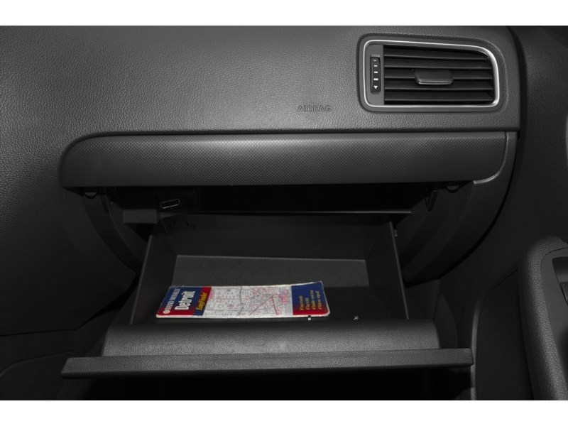 2012 Volkswagen Jetta 4dr 2.5L Auto Comfortline Interior Shot 4