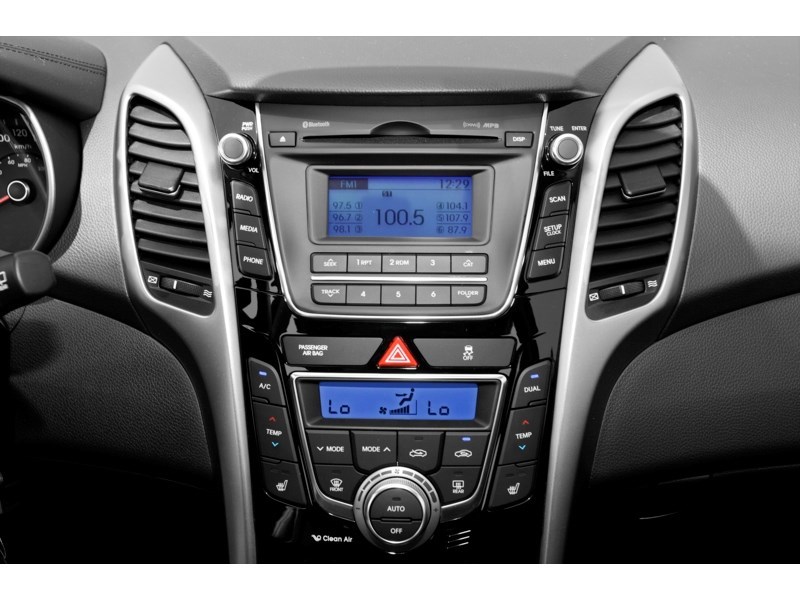 2013 Hyundai Elantra GT 5dr HB Auto SE Interior Shot 2