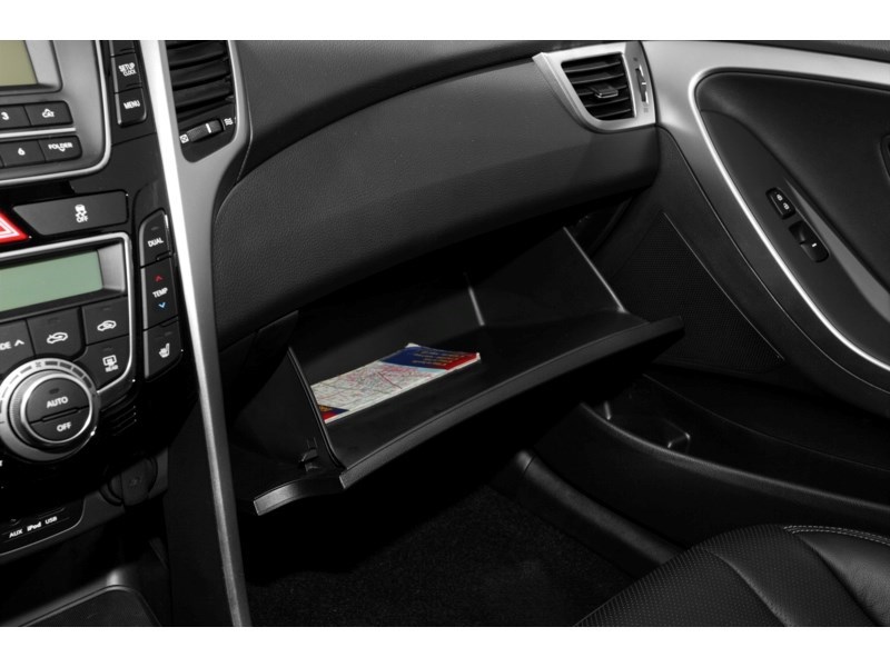 2013 Hyundai Elantra GT 5dr HB Auto SE Interior Shot 4