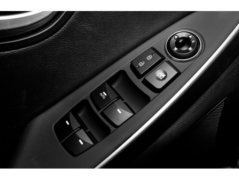 2014 Hyundai Elantra GT 5dr HB Auto GLS Exterior Shot 11