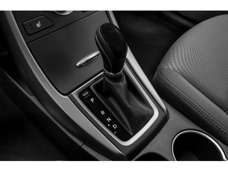 2015 Hyundai Elantra 4dr Sdn Auto GLS Exterior Shot 12