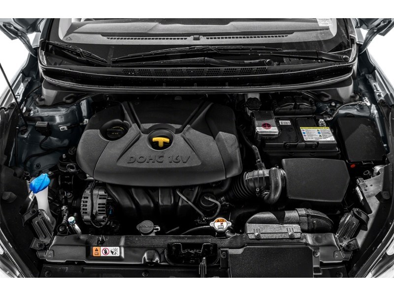 2015 Hyundai Elantra 4dr Sdn Auto GLS Exterior Shot 3