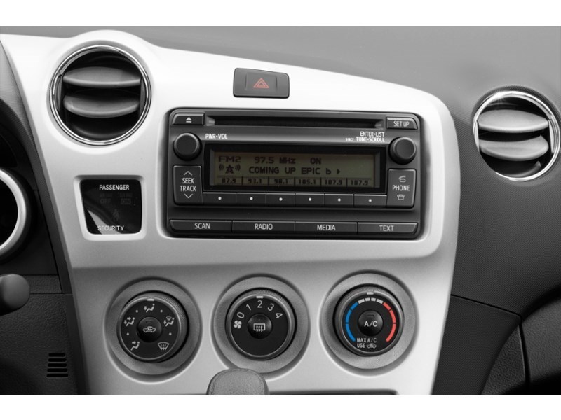 2014 Toyota Matrix 4dr Wgn Auto FWD Interior Shot 2