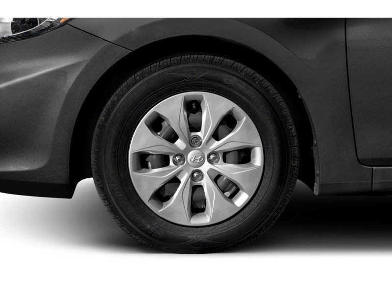 2015 Hyundai Accent 5dr HB Man GL Exterior Shot 5