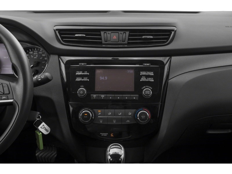 2018 Nissan Qashqai AWD SV CVT Interior Shot 2