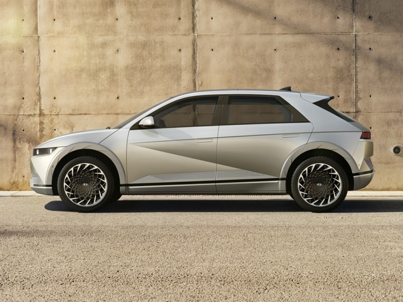 2024 Hyundai IONIQ 5 Preferred Long Range w/Luxury Package OEM Shot 2