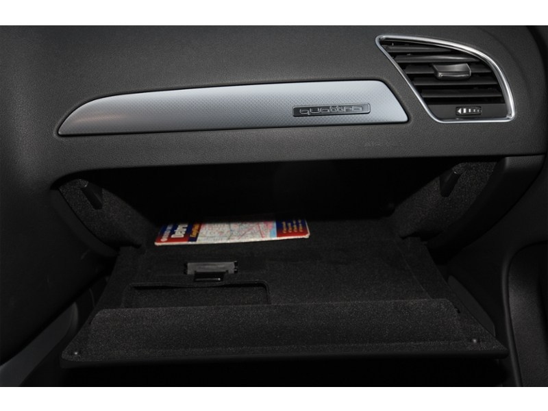 2010 Audi A4 4dr Sdn Auto quattro 2.0T Premium Interior Shot 4