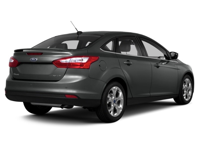 2013 Ford Focus 4dr Sdn SE Exterior Shot 2