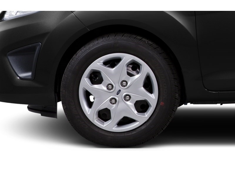 2013 Ford Fiesta 5dr HB SE Exterior Shot 5