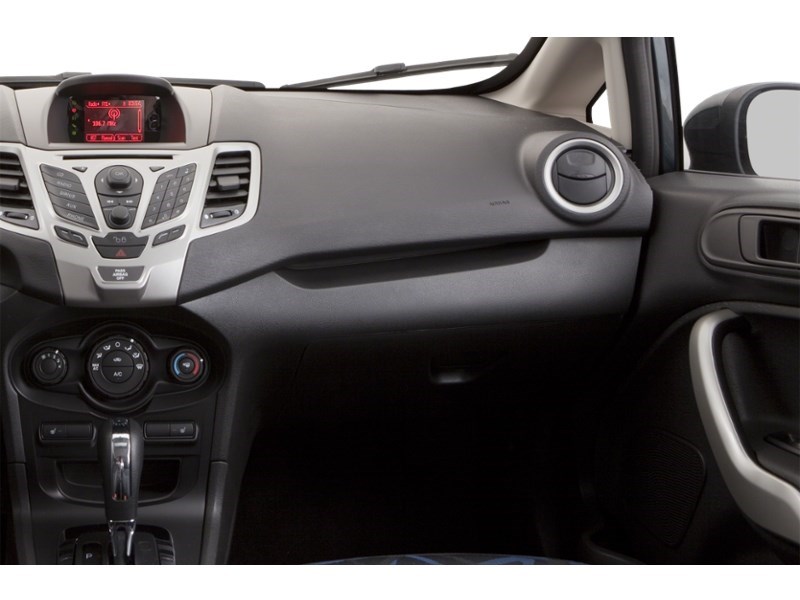 2013 Ford Fiesta 5dr HB SE Interior Shot 1