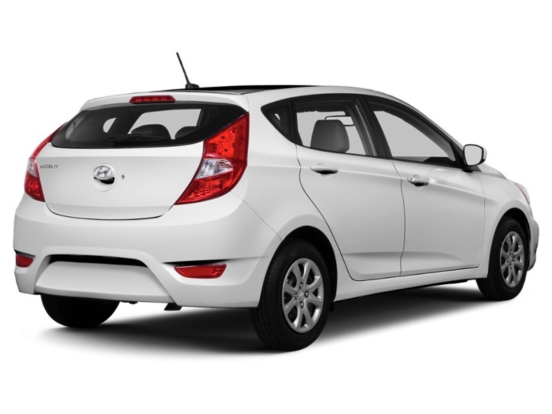 2013 Hyundai Accent 5dr HB Auto GL Exterior Shot 2