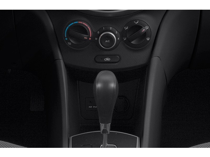 2013 Hyundai Accent 5dr HB Auto GL Exterior Shot 9