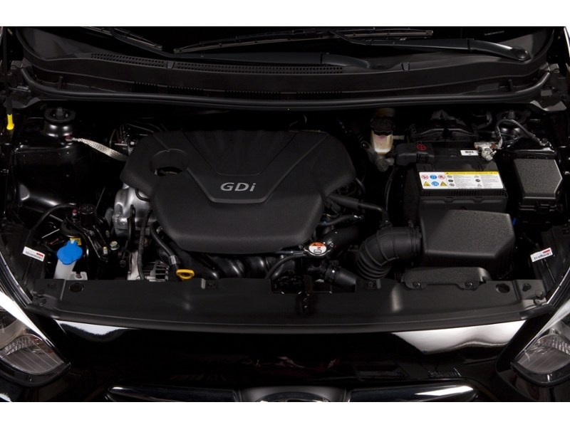 2013 Hyundai Accent 4dr Sdn Auto GL Exterior Shot 3