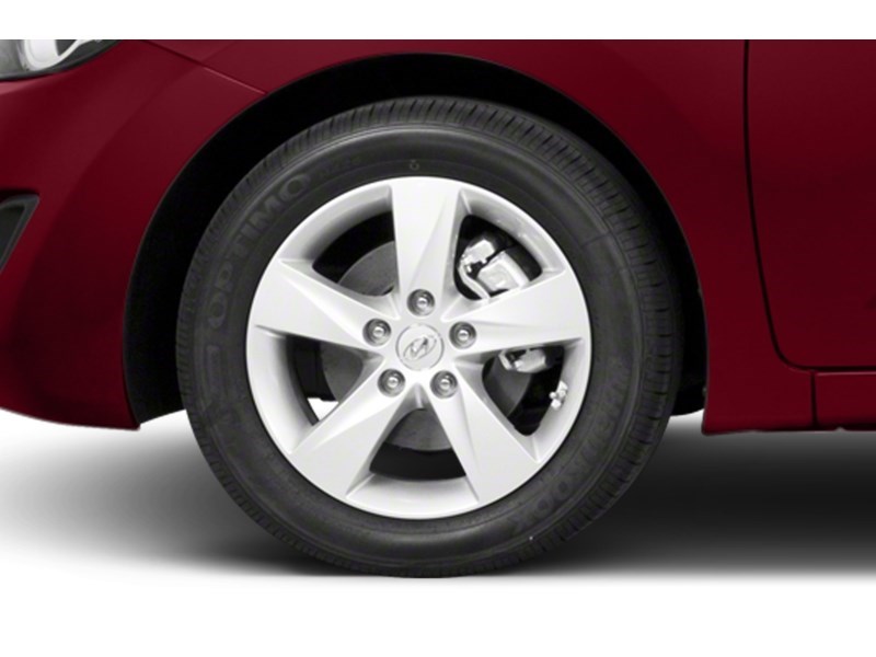 2013 Hyundai Elantra 4dr Sdn Auto GL Exterior Shot 5