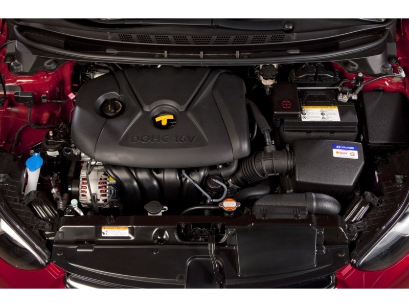 2013 Hyundai Elantra 4dr Sdn Auto GL Exterior Shot 3