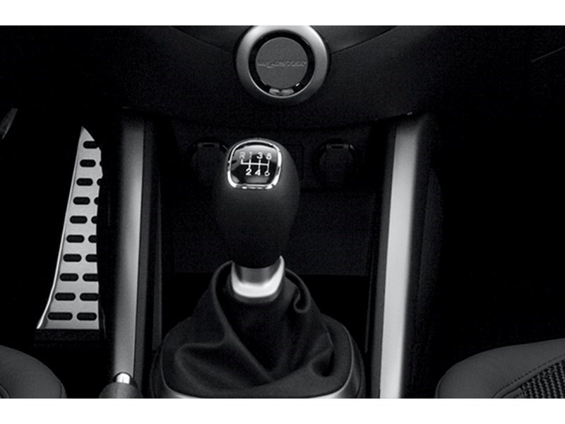 2015 Hyundai Veloster 3dr Cpe Man Exterior Shot 9