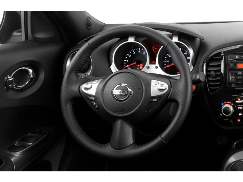 2013 Nissan Juke 5dr Wgn CVT SV FWD Interior Shot 3