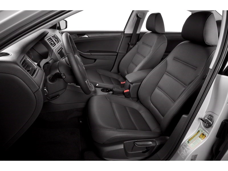 2014 Volkswagen Jetta 4dr 1.8 TSI Auto Highline Interior Shot 4