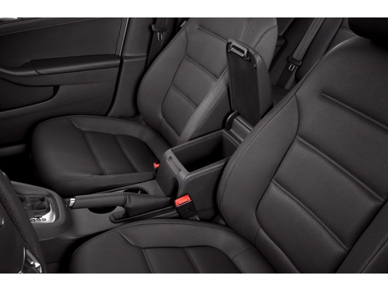 2014 Volkswagen Jetta 4dr 1.8 TSI Auto Highline Interior Shot 7