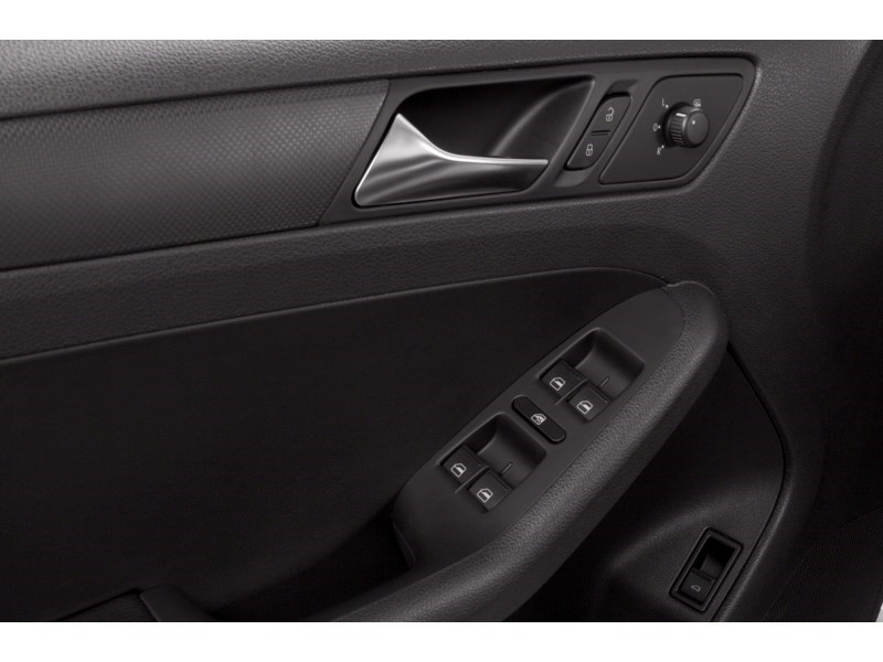 2014 Volkswagen Jetta 4dr 1.8 TSI Auto Highline Exterior Shot 10