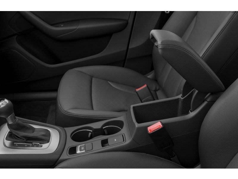 2018 Audi Q3 2.0 TFSI quattro Progressiv Tiptronic Interior Shot 7