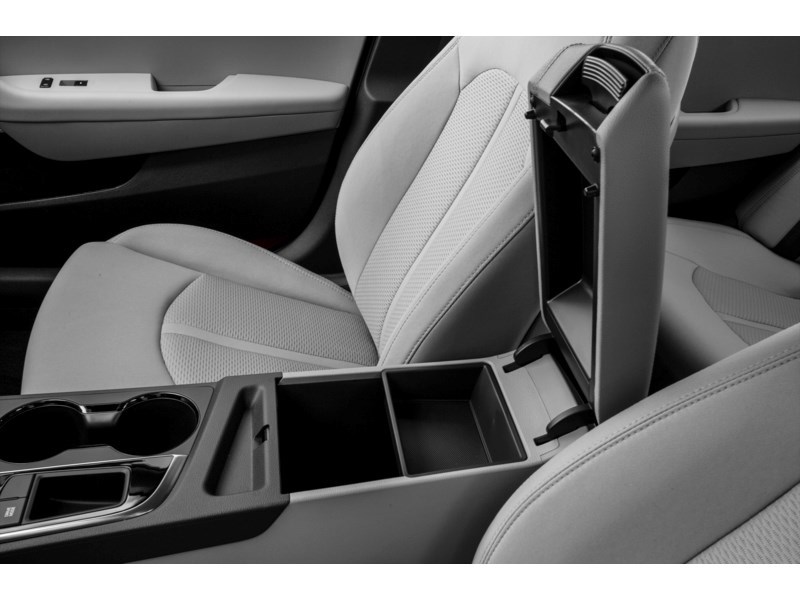 2017 Hyundai Sonata 4dr Sdn 2.4L Auto GLS Interior Shot 7