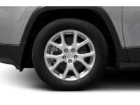 2015 Jeep Cherokee 4WD 4dr Sport Exterior Shot 5