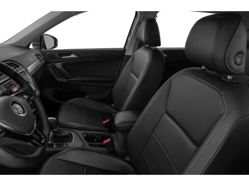 2018 Volkswagen Tiguan Comfortline 4MOTION Interior Shot 4