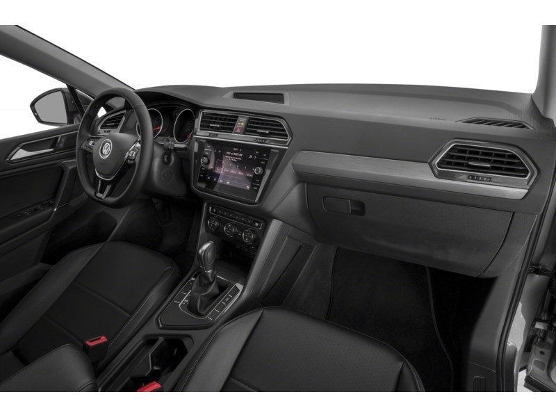 2018 Volkswagen Tiguan Comfortline 4MOTION Interior Shot 1