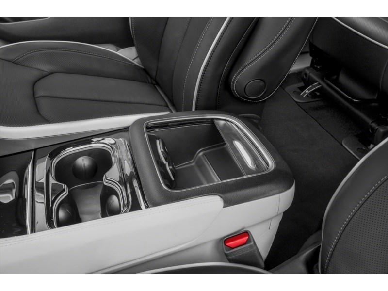 2022 Chrysler Pacifica Hybrid Limited 2WD Exterior Shot 11