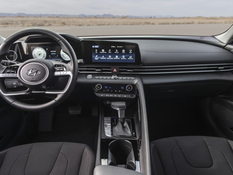 Ottawa's New 2022 Hyundai Elantra Preferred w/Sun & Tech Pkg New