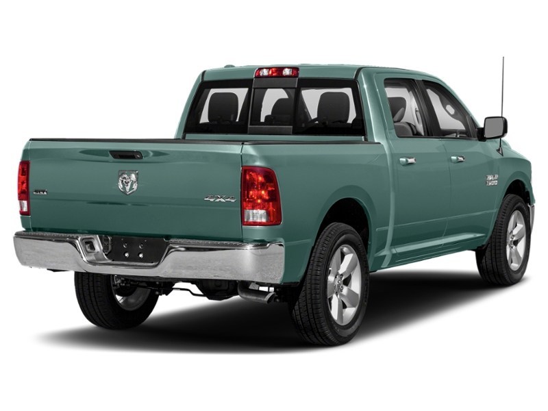 2017 RAM 1500 4WD Crew Cab 140.5" Big Horn