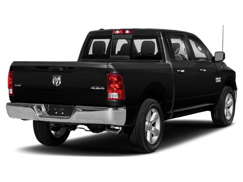 2017 RAM 1500 4WD Crew Cab 140.5" Big Horn